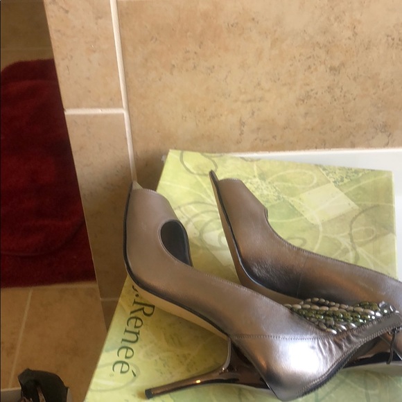 J. Renee Metallic Makenay heels - Picture 4 of 7
